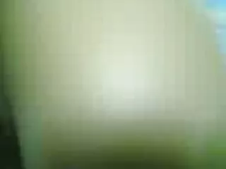 یک سکس پستان بزرگ دختر زیبا و آراسته یک فالوس را می مکد
