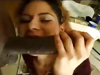 کیلی سیاه با سینه های سکس سینه خوردن بزرگ گپ می زند