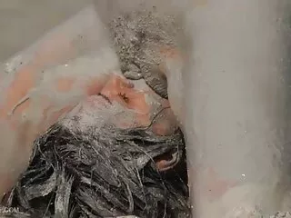 جوجه لاغر سکس با پستان هوس الاغ کنار استخر را می کند