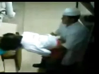 MILF ها رابطه جنسی با سکس کیر لای سینه یک پسر را دوست دارند